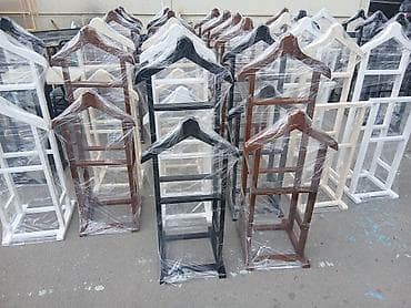 Taxta geyim otağı asılqanı/valet standı - Material: möhkəm ağacdan
