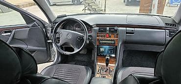 mercedes qazel: Mercedes-Benz E 320: 3.2 l | 2001 il Sedan — 3