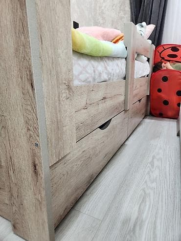 Uşaq mebeli: Oğlan və qız üçün, Çarpayı, Bazalı, Matras ilə, Siyirməli — 2