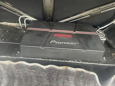 pyaner kalonka: Avtomobil səs sistemi dəsti - Gücləndirici: Pioneer 1000W (üzərində — 4
