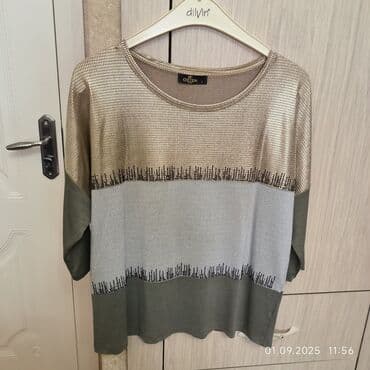 qadınlar ucun cimərlik şortları: Qadınlar üçün üç rəngli, qısaqol üst geyim. Parçanın yuxarı hissəsi — 1