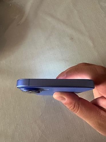 asus rog phone 6: Məhsul: Smartfon (mavi rəng) Xüsusiyyətlər: - Korpus: düz kənarlı — 4