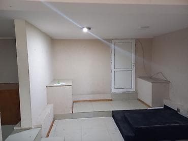 butikler: Obyekt – yarımzirzəmi səviyyəsində, ayrıca girişli kommersiya sahəsi — 3