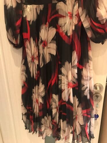 Платье почти как новое . Одевалось один раз на свадьбу . Размер 42 — 3