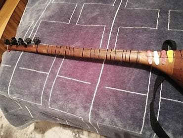 elektrik gitara: Elektrikləşdirilmiş saz – fərdi yığımdır - Korpus: tam ağac (tünd — 7