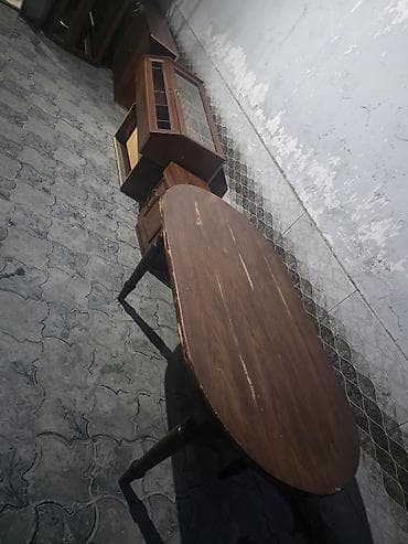 qapi taxta: Mebel dəsti – qonaq otağı üçün Tərkib: - Oval formalı taxta masa — 2