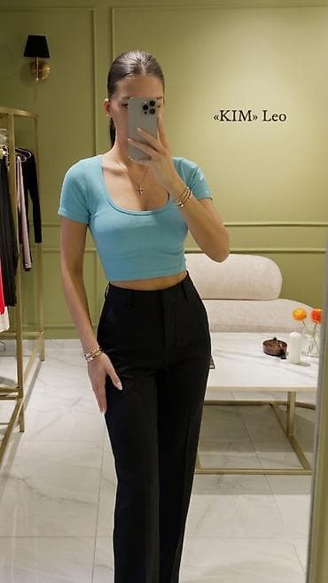 Qadınlar üçün qısa, bədənə oturan ribana crop-top🩷 lalafo.az -da Qadınlar üçün qısa, bədənə oturan ribana crop-top🩷