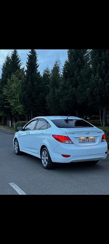 bmw e36 spoyler: Hyundai Accent: 1.4 l | 2012 il Sedan — 4