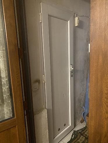 2ci əl əla vəziyyətdə təcili satılır.Plastik (PVC) qapı – ağ rəngdə