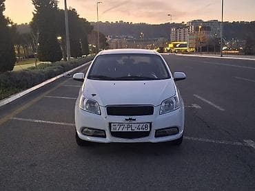 Aksesuarlar və tüninq: - Ön/Arxa işıqlar: klassik halogen faralar, duman işığı yuvaları olan — 4