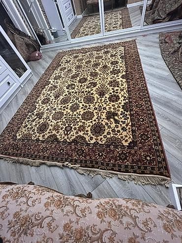 Xalça – klassik Şərq naxışlı - Ölçü: təxmini 2x3 m (şəkillərdə ölçü