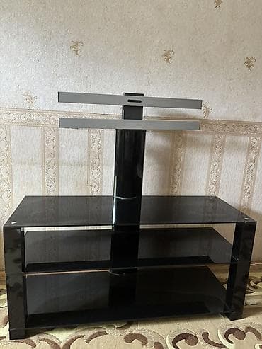 Düz TV altlığı, Polkalı, Şüşəli