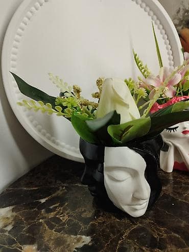 Vazalar: Dekorativ mini kompozisiyalar – gips vazalarda süni güllər.heykəllər — 1