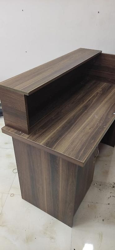 Офисная мебель на заказ: Ofis resepsiyon/iş masası – qəhvəyi ağac teksturalı MDF-laminate — 6