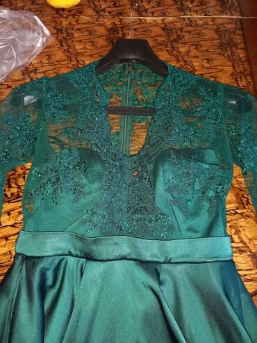 kiraye donlar bakida: Ziyafət donu.500azn tikilib.3dəfə geyinib.yeni kimidir.Ximçictka — 5