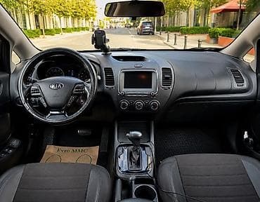 audi a7: Kia Forte: 2 l | 2017 il Sedan — 3