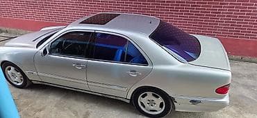 vita mercedes: Mercedes-Benz E-Class: 2.4 l | 1999 il Sedan — 3