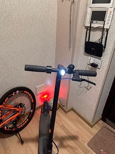 самокаты scooter: Б/у Электросамокат 8", 251 - 350 Вт, 16 - 25 км/ч, Самовывоз, Платная доставка — 4