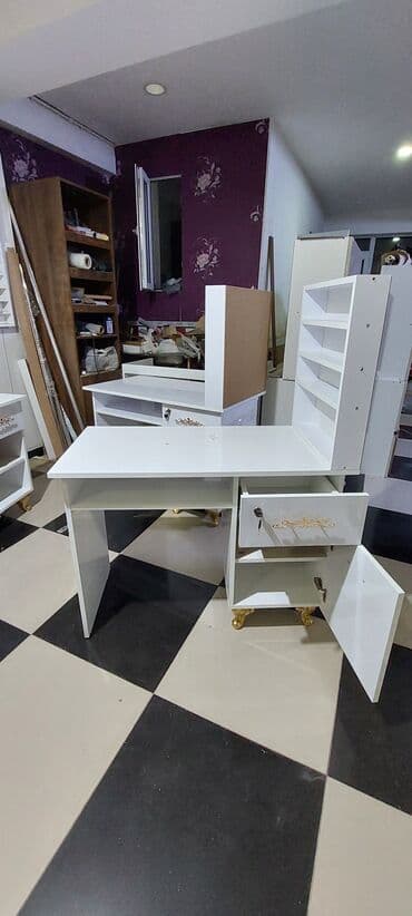 bor maşını: Yeni, Manikür üçün masa, Güzgüsüz — 4