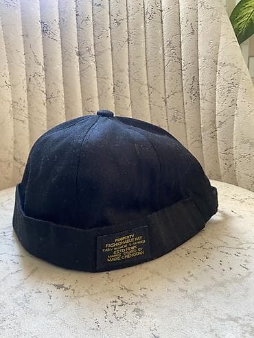 bas: Qara minimal dizaynlı kasket (beanie-cap üslubu) - Rəng: qara - — 2