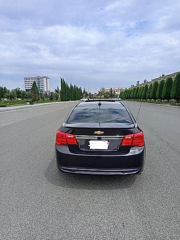 tesla model 3: Chevrolet Cruze: 1.4 l | 2015 il 263000 km Sedan — 2