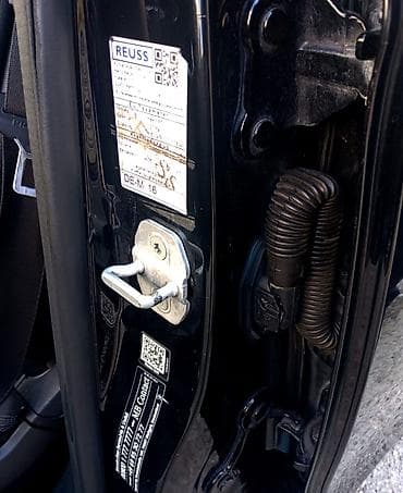 ravon avto salon: Mercedes-Benz E-Class sedan - Korpus: Qara rəng, aerodinamik kuzov — 10