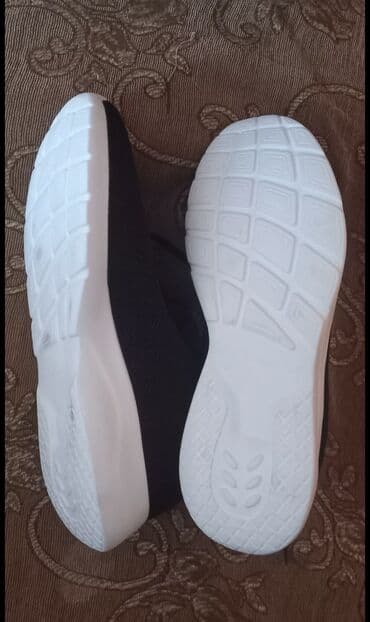 böyük ölçülü kişi tolstovkaları: Skechers brendinin qara rəngli uniseks idman ayaqqabıları. Bu — 2