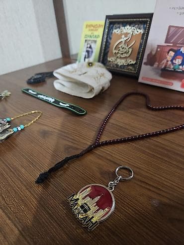 Qol saatları və aksesuarlar: Dini hediyyelikler. Hamsı birlikde 12man. inşaatçılar — 4