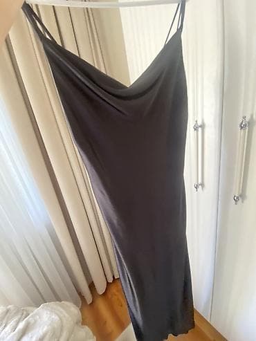 Женская одежда: Qara satən maksi don - Model: slip tipli, incə çiyin askıları ilə - — 3