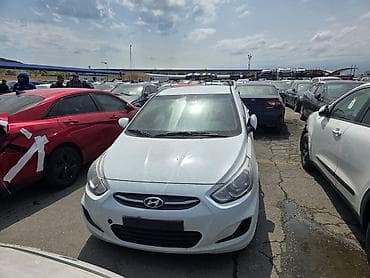 accent stop: Hyundai Accent: 1.4 l | 2015 il Sedan — 6