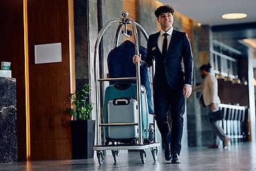 is elanlari operator: Tarqovuda yerlesen Hotele Bellboy teleb olunur. Maash 500 +50 ( — 1