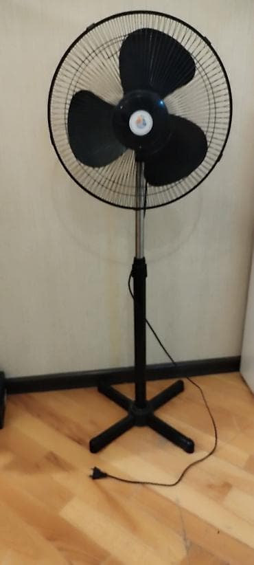 Ventilyatorlar: Döşəmə tipli fan - Rəng: qara - 3 qanadlı başlıq və metal qoruyucu — 1