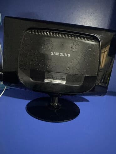 Monitorlar: Sansung monitor(zaretka kobeli yoxdur) — 2