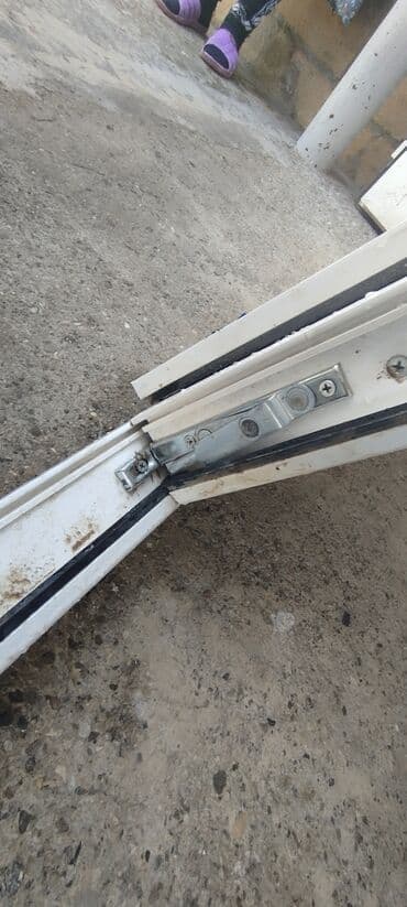 qapi zamoku qiymeti: PVC ikilaylı qapı.Türkiyə profildir.Hündürlük 220 smen 197 sm .Zamok — 5