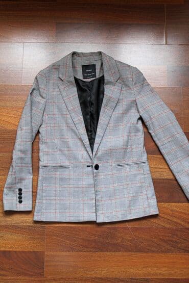 qadin pencekleri: Klassik pencək Bershka XS 32 AZN 2 il əvvəl 65 AZN alınıb, çox az — 1