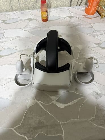 pc pultu: Meta Quest 2 VR seti - Komplekt: VR qulaqcıq/hedset, 2 ədəd hərəkət — 1