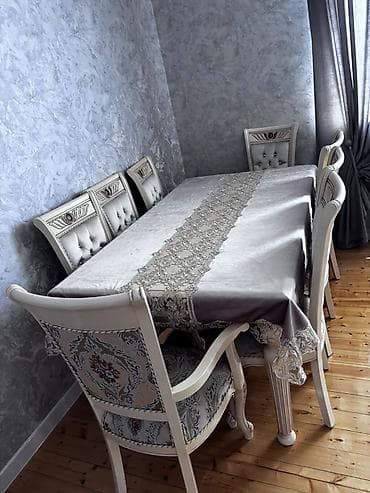 parca skaf: Klassik üslubda qonaq otağı dəsti Tərkib: - 2 ədəd vitrin şkafı — 4