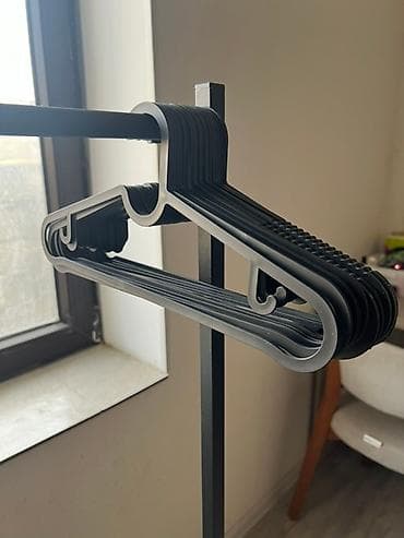 Оборудование для мойки: 1 ədəd 1 manat Məhsul: Qara plastik paltar asqıları dəsti - — 9