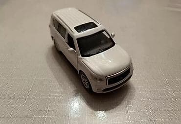 dvd diskler: Ağ rəngli metal oyuncaq SUV model avtomobil - Korpus: metal gövdə — 1