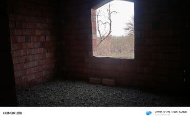 kiraye evler ucuz 2023: Satılır: yarımçıq tikili həyət evi - Divarlar: keramzit/kərpic — 2