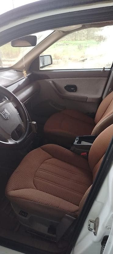 i̇ran: İran Khodro Samand sedan - Kuzov: ağ rəng, 4 qapı, sedandır - Nömrə — 2