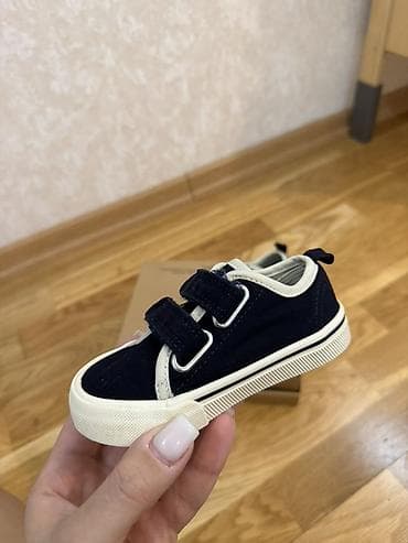 Детская обувь: H&M кеды 
Как новые 
Размер 23
Цена 10 — 3