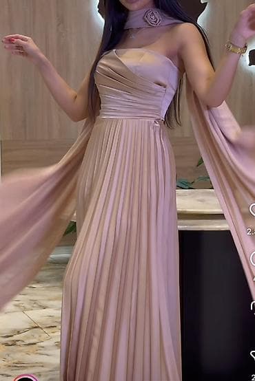 230 Azn alınıb. 110 Azn satılır.1 defe geyınılıb Yenıdır!