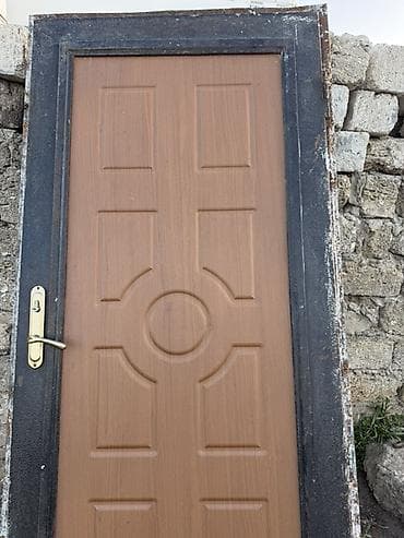 Dəmir qapı – taxta teksturalı panel - Material: metal karkas, taxta