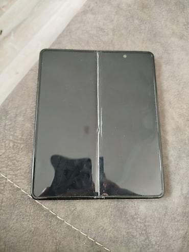 telefonlae: Salam Samsung Z Fold 3 qatlanan telefon satılır. sadəcə iç ekranı — 3
