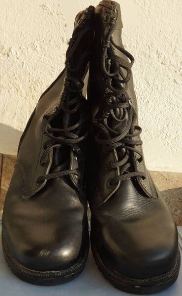 işlenmiş eşyalar: Hərbi zabit çəkməsi Az işlənmiş hərbi zabit çəkməsi satılır. Ölçüsü — 1