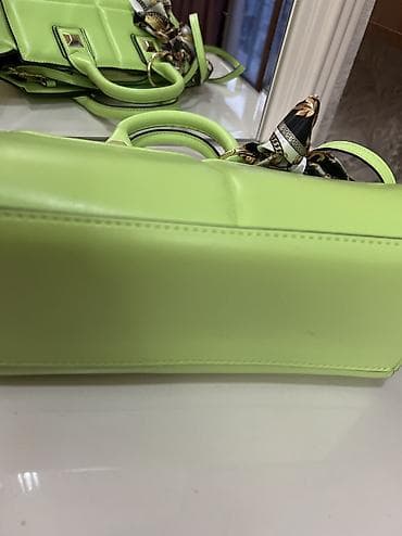 sumqayitda jaket: Neon-yaşıl rəngdə qadın çantası - Forması: kvadrat panelli, sərt — 3
