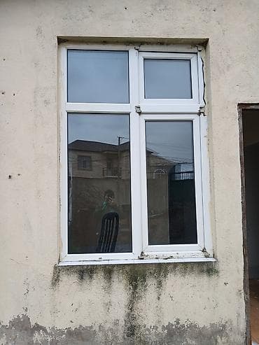 islenmis plastik qapi: PVC pəncərə bloku - Material: ağ rəngli PVC profil - Konfiqurasiya: 4 — 1