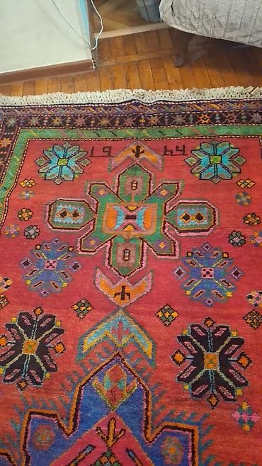 iran xalcası: 1960 cı ilin xalçasıdır.Məhsul: Əl toxuması xalça - Rənglər: qırmızı — 5