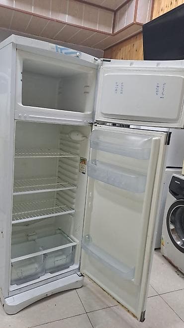 su soyudan: 2 qapılı Indesit Soyuducu Satılır, rəng - Ağ — 2